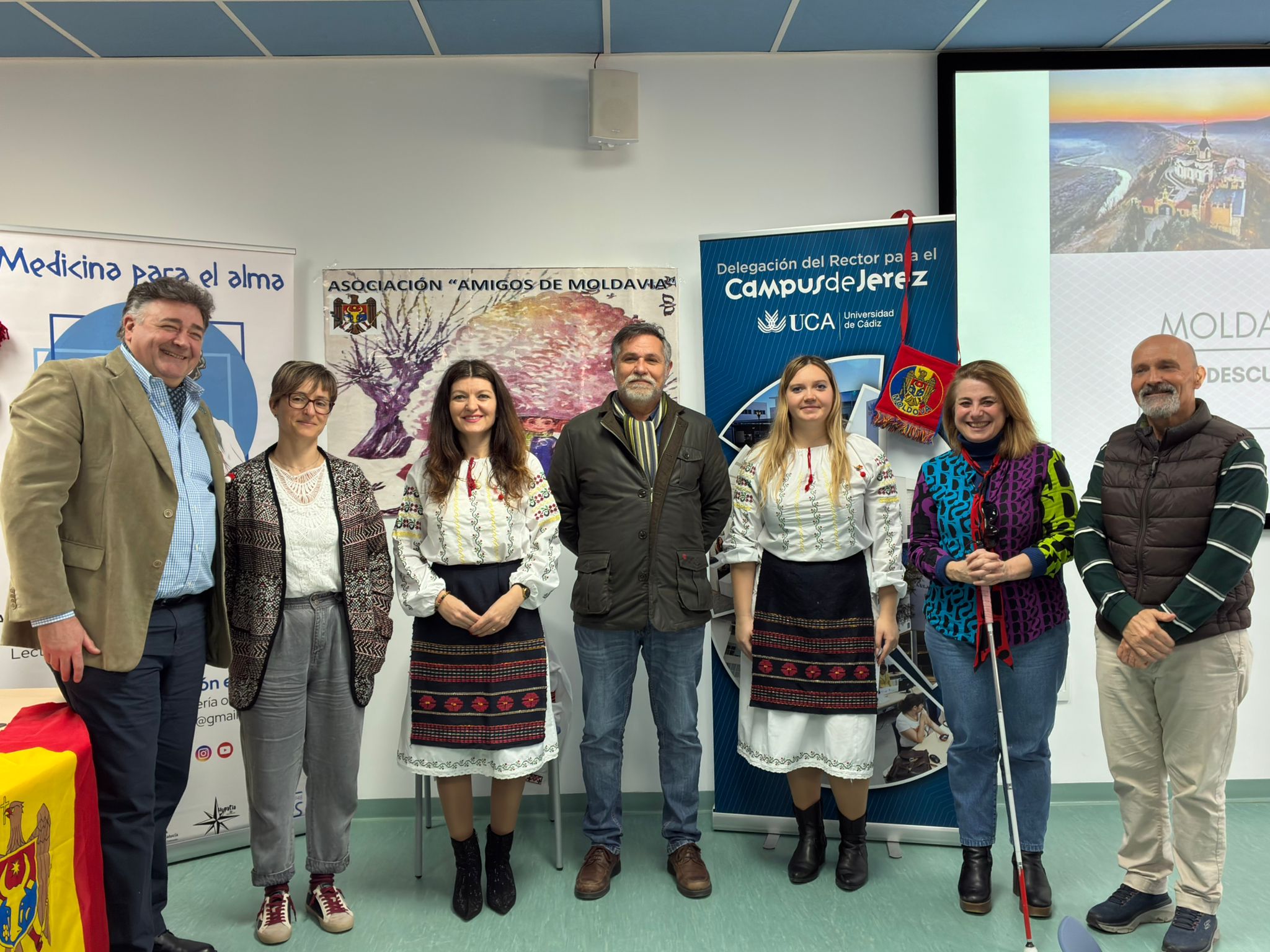 Recepción de las formadoras del taller sobre el Martisor.