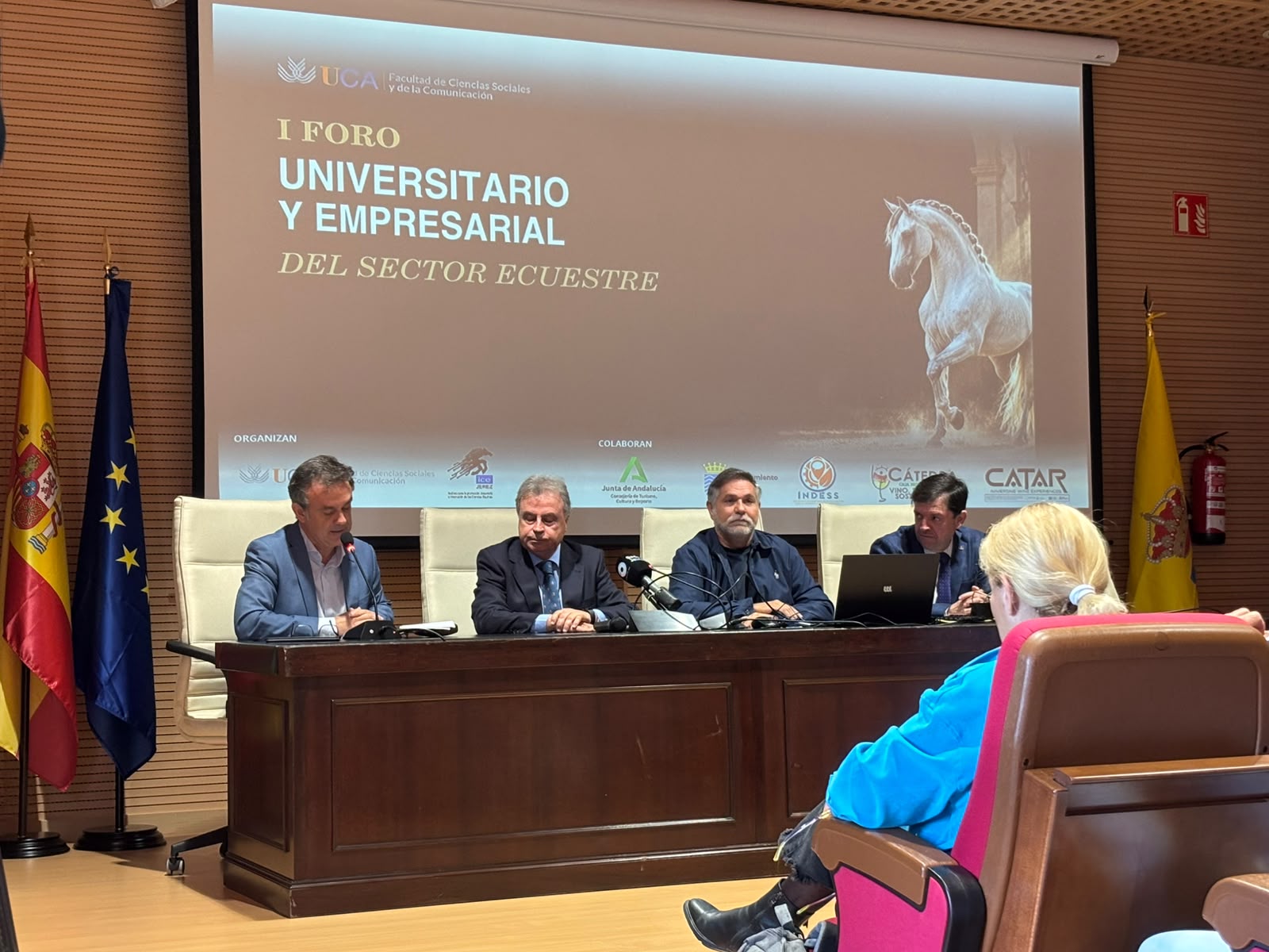PRESENTACIÓN DEL DELEGADO DEL RECTOR PARA EL CAMPUS DE JEREZ EN LA INAUGURACIÓN DEL I FORO UNIVER...
