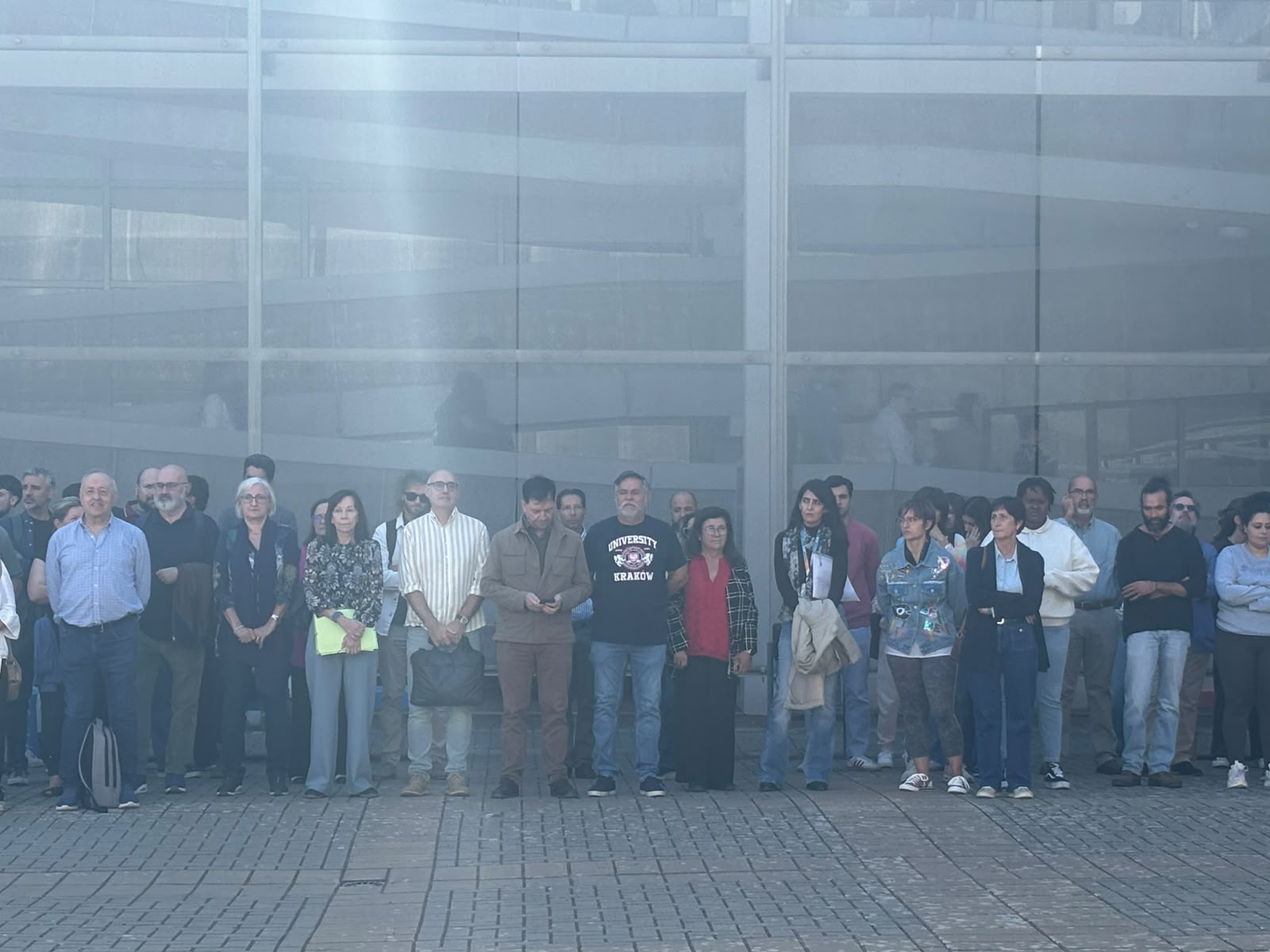 ASISTENCIA DEL DELEGADO DEL RECTOR Y LA DIRECTORA DE SECRETARIADO AL MINUTO DE SILENCIO EN MEMORI...